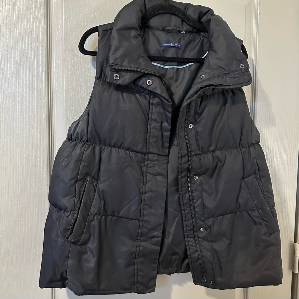 Women's Black Puffer Vest Gap Grunge Zip Up Snap Button Outdoors Hiking Winter